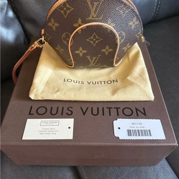 Louis Vuitton Brown Monogram Clutch - Picture 1 of 6